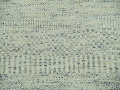 Modern / Contemporary hand-knotted wool rug in Ivory, 8'1" x 9'10", SKU O076022