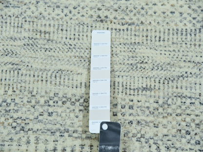 Ivory 6'0" x 9'0" Modern and Contemporary Hand knotted Wool Rug - Sku: O076025
