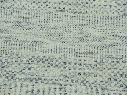 Ivory 6'0" x 9'0" Modern and Contemporary Hand knotted Wool Rug - Sku: O076025