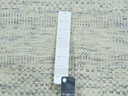 Ivory 5'4" x 7'1" Modern and Contemporary Hand knotted Wool Rug - Sku: O076026