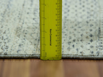 Ivory 5'4" x 7'1" Modern and Contemporary Hand knotted Wool Rug - Sku: O076026