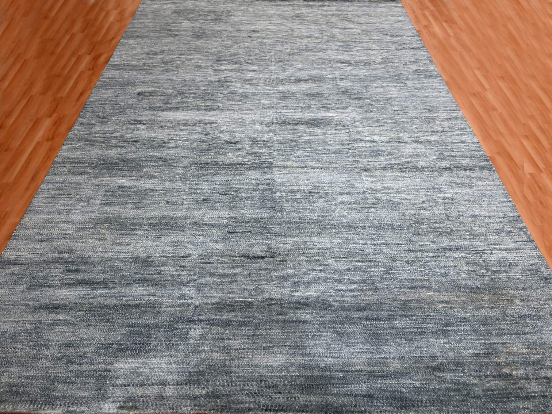 Modern / Contemporary hand-knotted wool rug in Gray, 9'1" x 12'2", SKU O076076