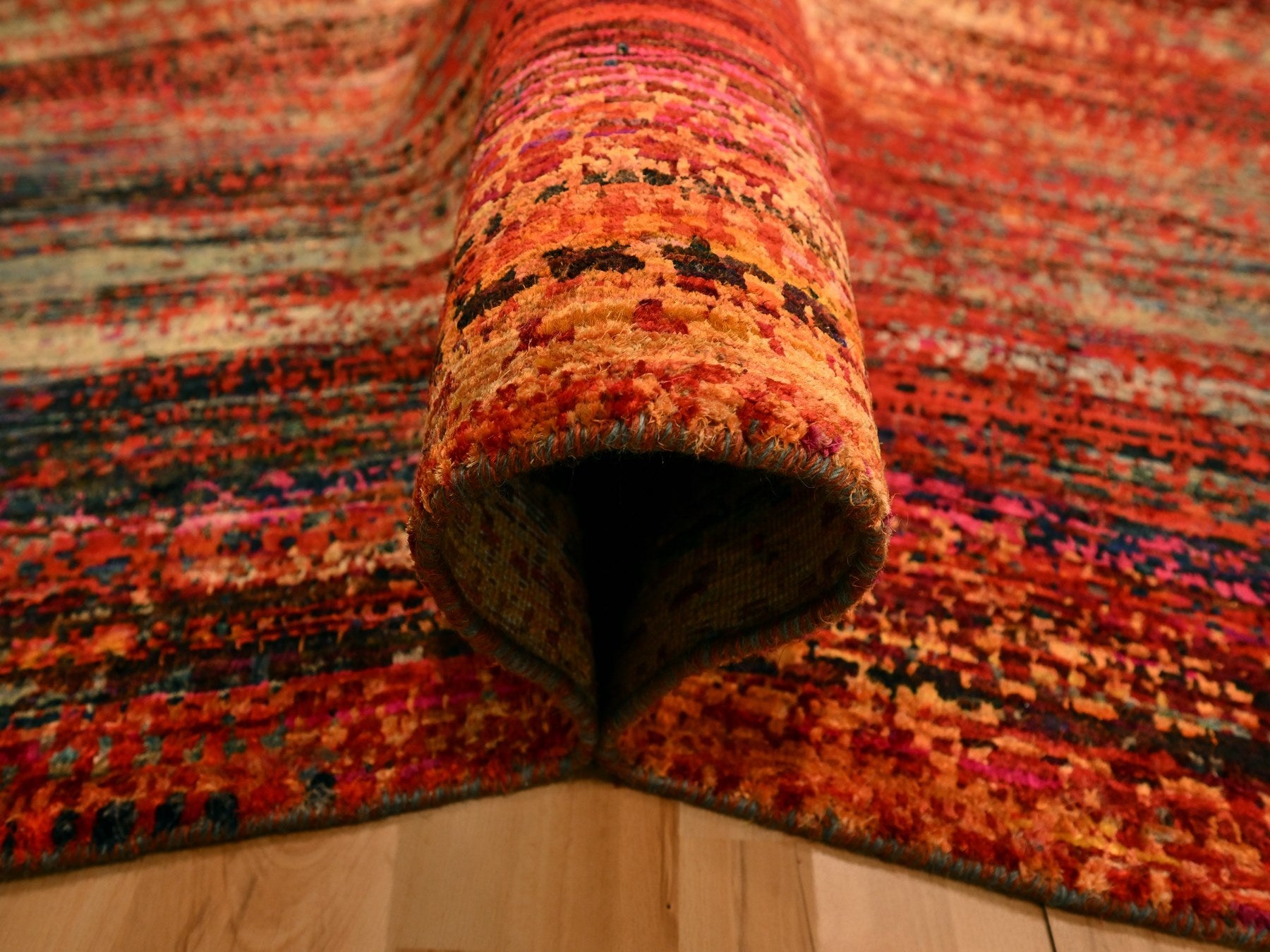 Modern / Contemporary hand-knotted sari silk rug in Yellow, 9'10" x 14'1" — SKU O076172 (view 5)