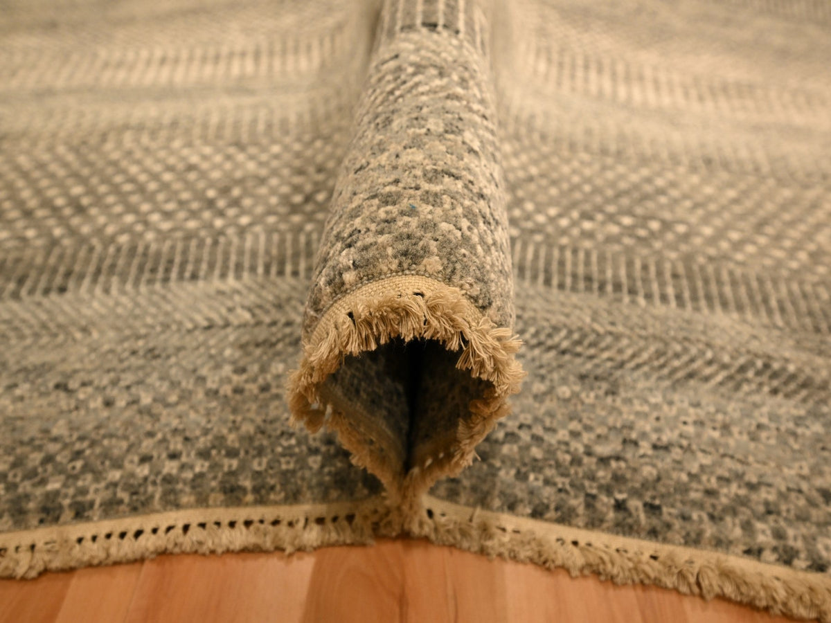 Modern / Contemporary hand-knotted wool rug in Gray, 8' x 10'3" — SKU O076178 (view 5)