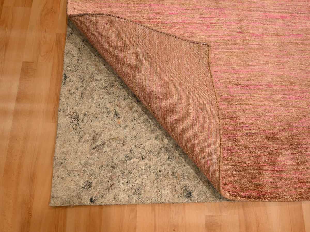 Modern / Contemporary hand-knotted sari silk rug in Pink, 7'9" x 10' — SKU O076187 (view 4)