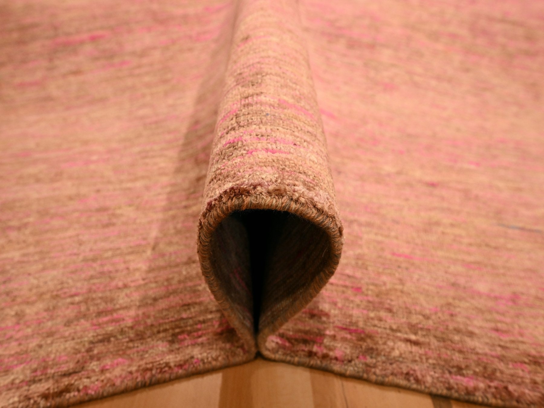 Modern / Contemporary hand-knotted sari silk rug in Pink, 7'9" x 10' — SKU O076187 (view 5)