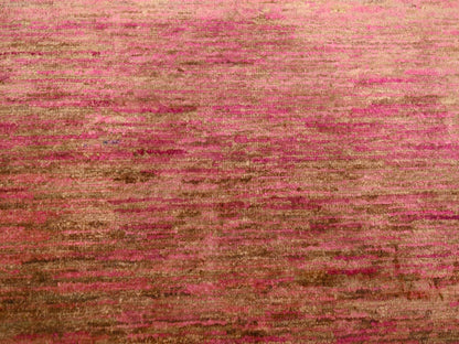 Modern / Contemporary hand-knotted sari silk rug in Pink, 7'9" x 10' — SKU O076187 (view 8)