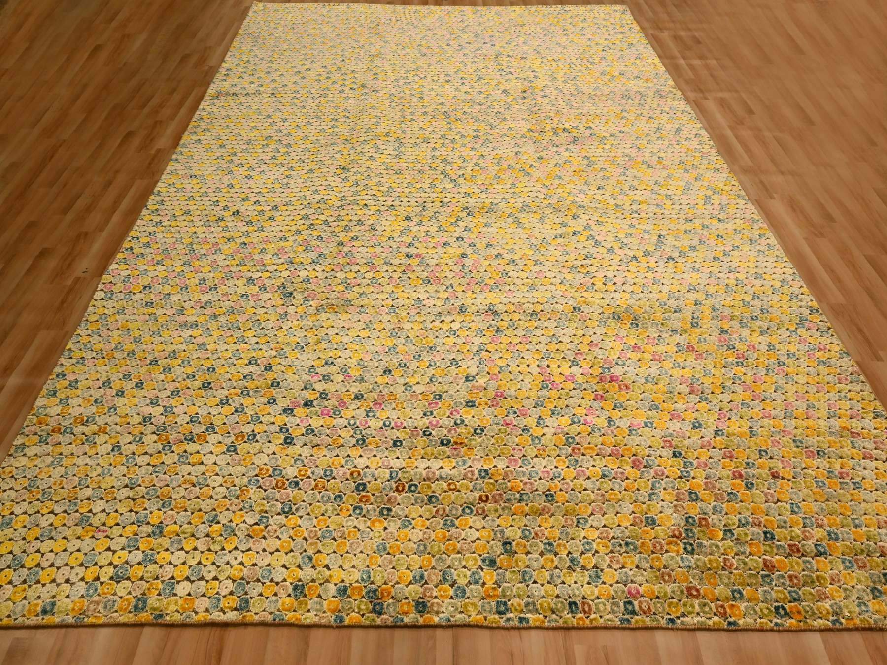 Modern / Contemporary hand-knotted sari silk rug in Yellow, 8'10" x 12'2" — SKU O076201 (view 2)