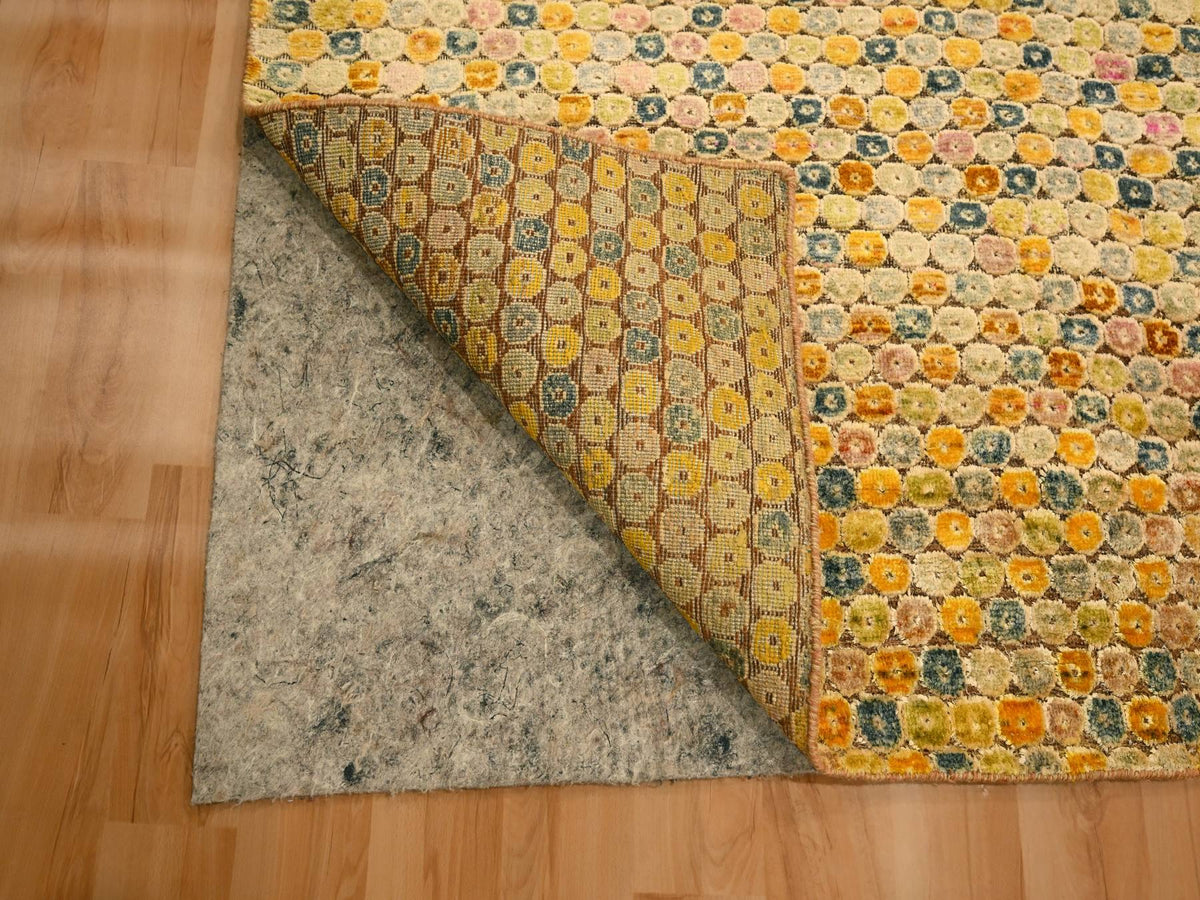 Modern / Contemporary hand-knotted sari silk rug in Yellow, 8'10" x 12'2" — SKU O076201 (view 4)