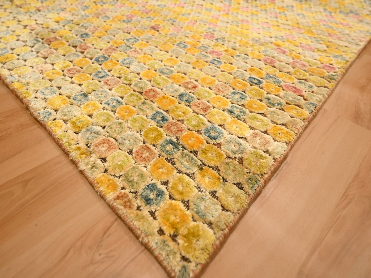Modern / Contemporary hand-knotted sari silk rug in Yellow, 8'10" x 12'2" — SKU O076201 (view 6)
