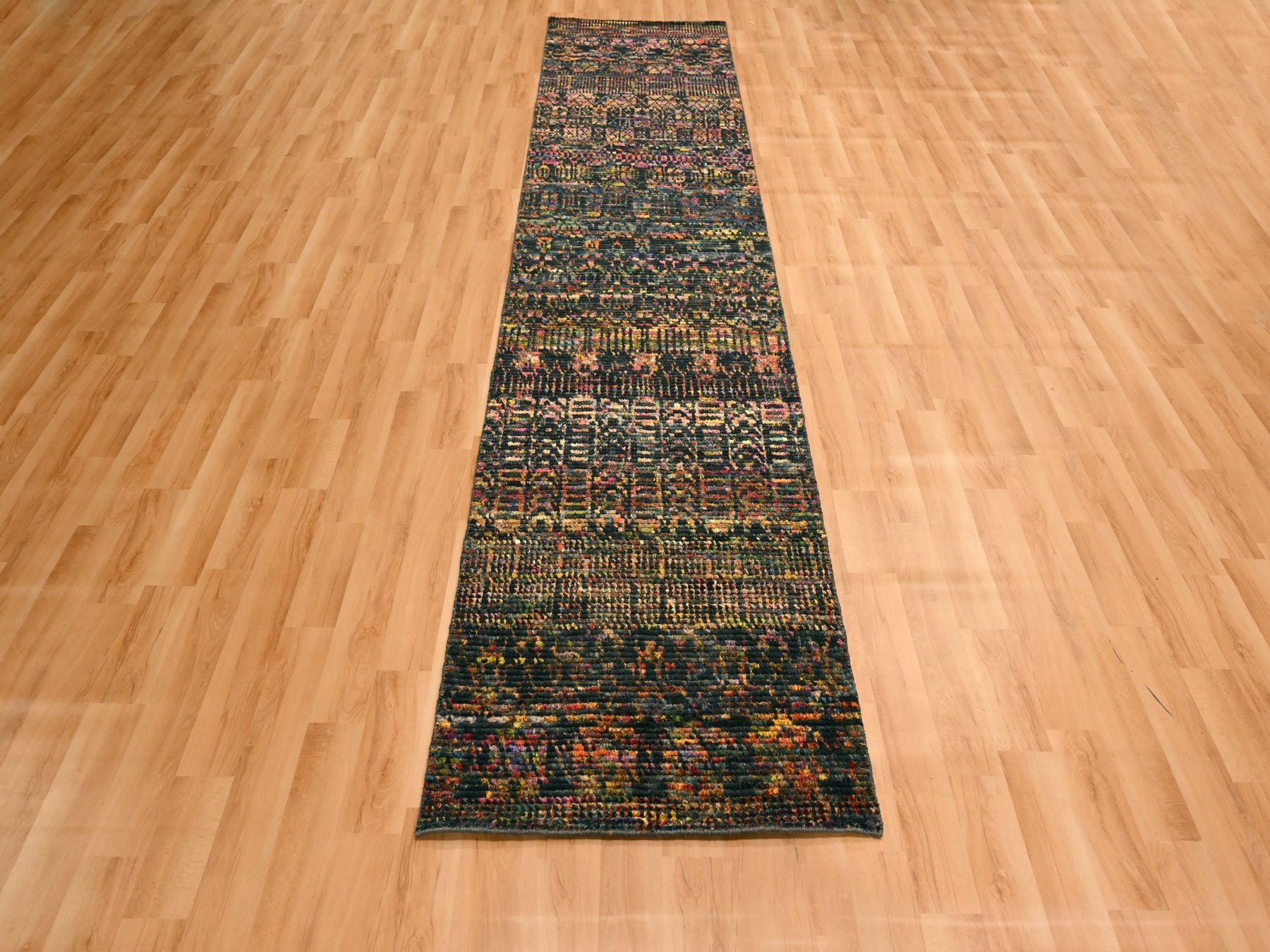 Black 2'6" x 10'11" Modern and Contemporary Hand knotted Wool/Silk Rug - Sku: O076206