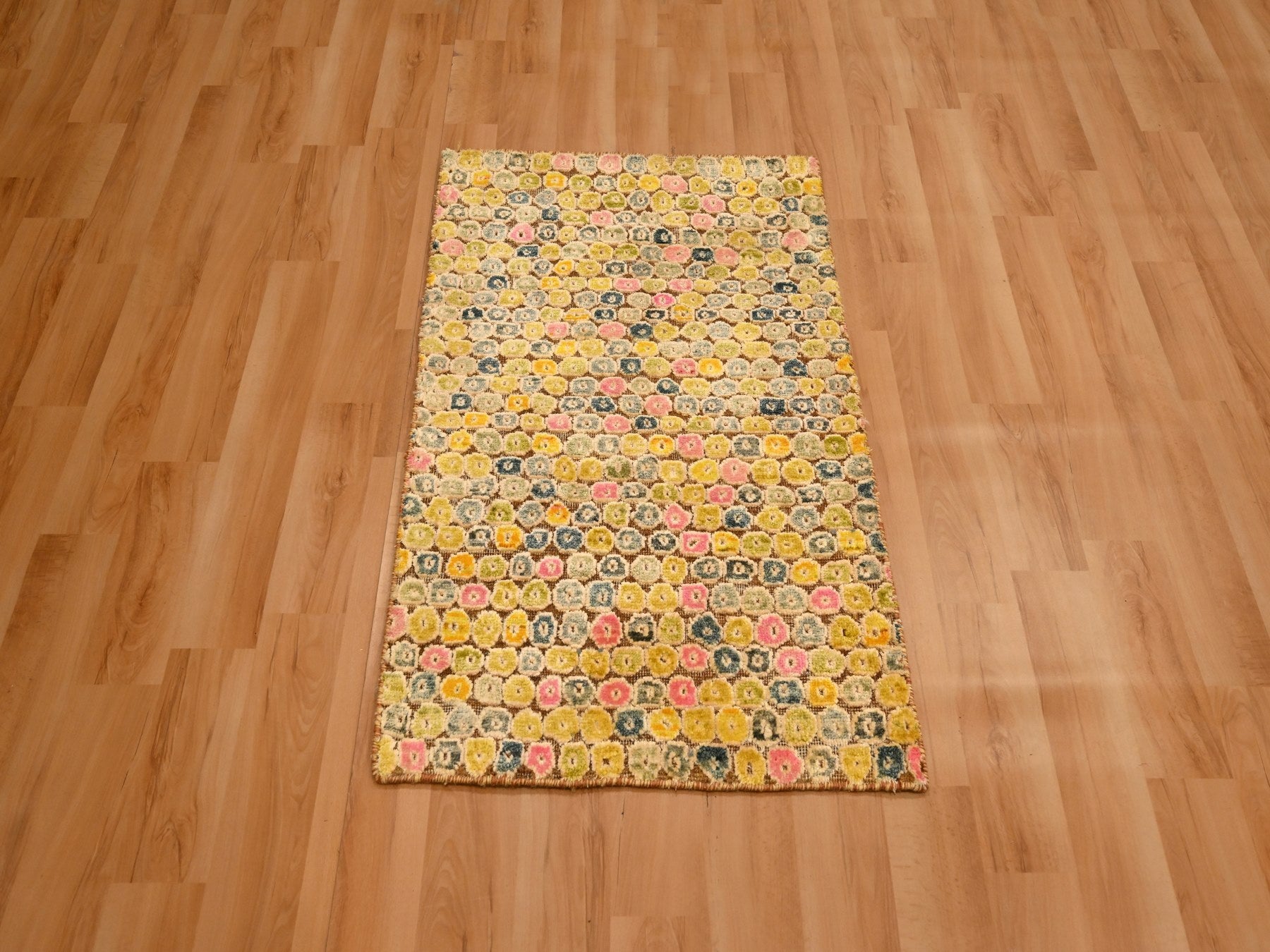 Modern / Contemporary hand-knotted sari silk rug in Yellow, 2' x 3' — SKU O076208 (view 2)