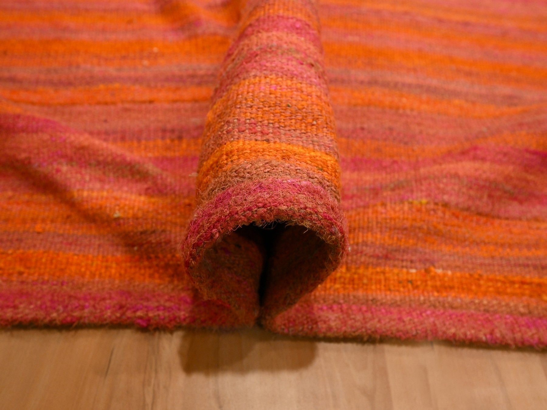 Kilim Modern / Contemporary hand-knotted wool/sari silk rug in Orange, 8' x 10'1" — SKU O076210 (view 5)