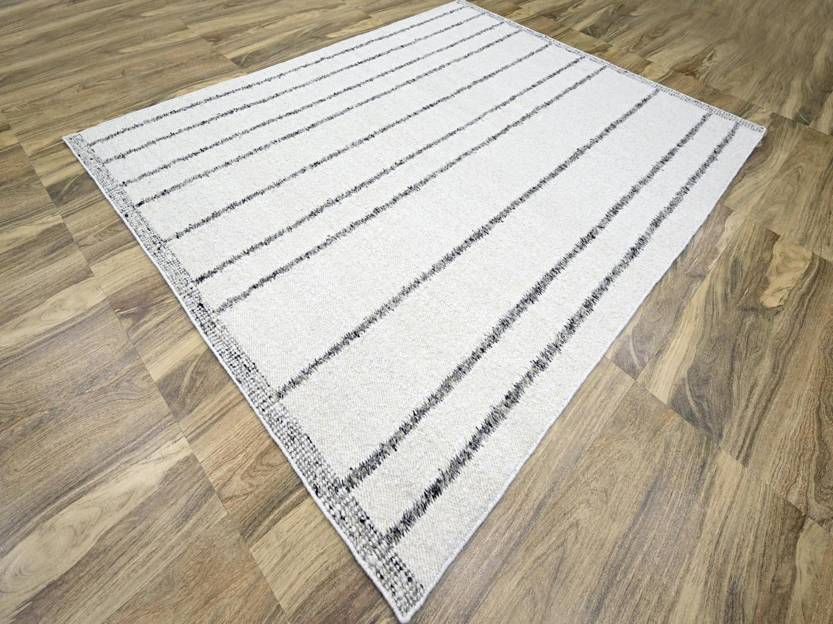 Modern / Contemporary hand-knotted wool rug in Ivory, 8'2" x 10'2" — SKU O076217 (view 3)