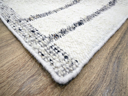 Modern / Contemporary hand-knotted wool rug in Ivory, 8'2" x 10'2" — SKU O076217 (view 6)