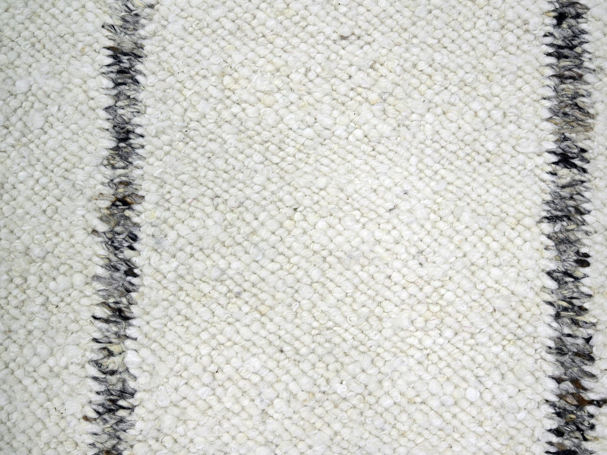 Modern / Contemporary hand-knotted wool rug in Ivory, 8'2" x 10'2" — SKU O076217 (view 8)