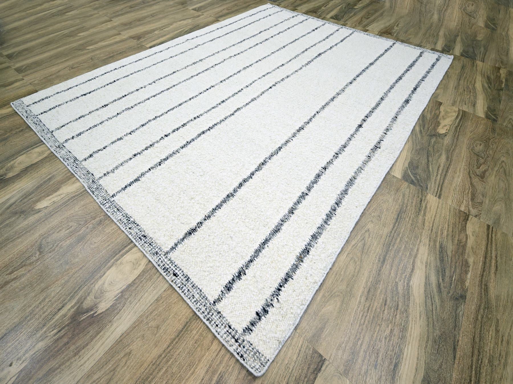 Modern / Contemporary hand-knotted wool rug in Ivory, 9'3" x 12'1" — SKU O076220 (view 3)