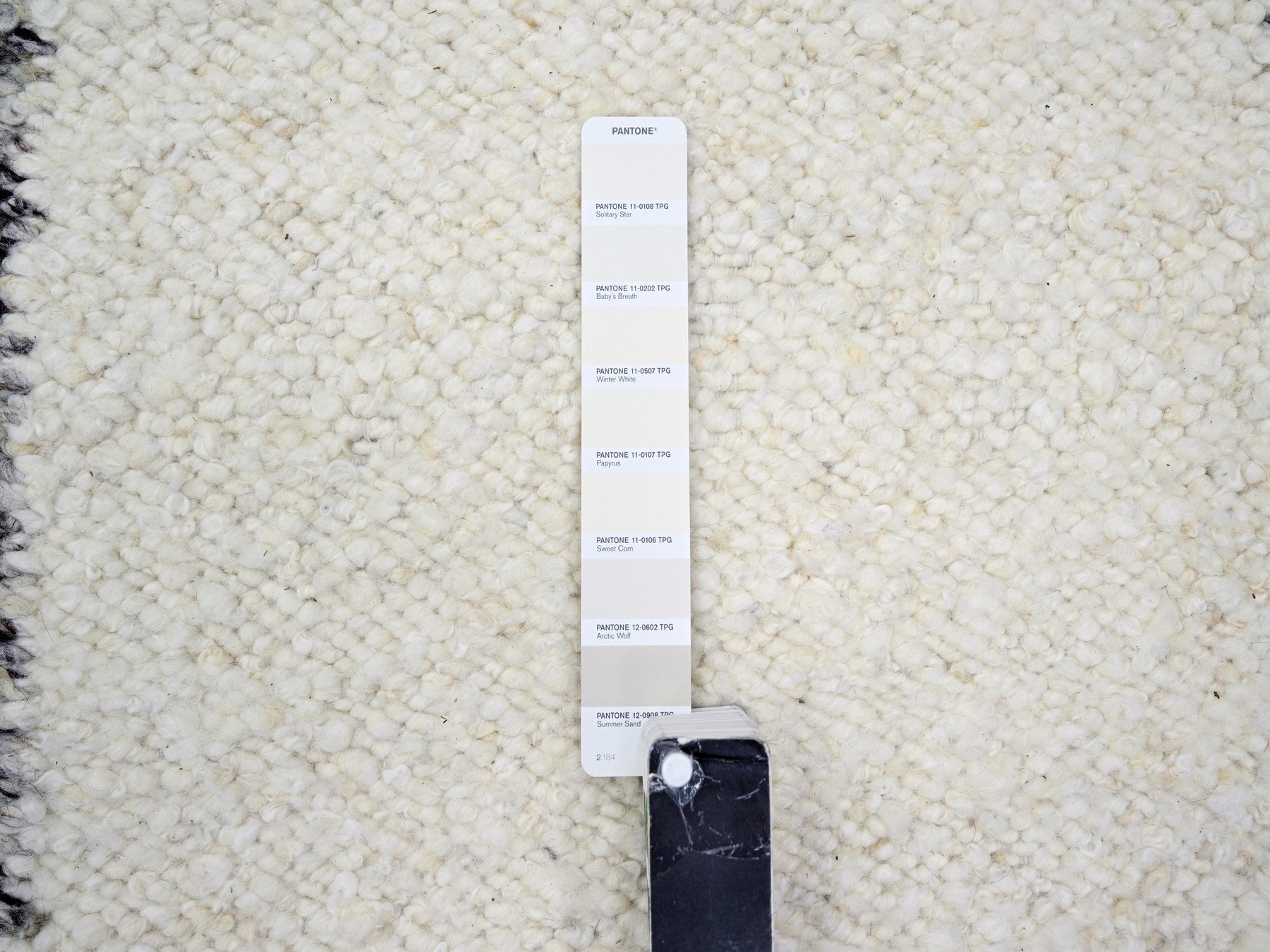 Modern / Contemporary hand-knotted wool rug in Ivory, 9'3" x 12'1" — SKU O076220 (view 7)
