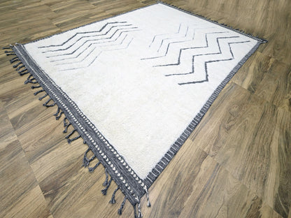 Modern / Contemporary hand-knotted wool rug in Ivory & Gray, 9'2" x 12'1" — SKU O076222 (view 3)
