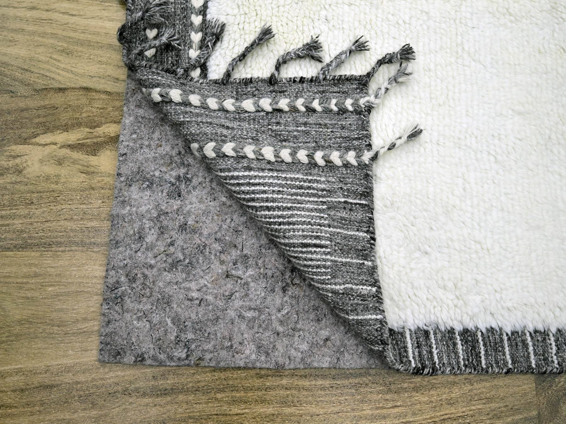 Modern / Contemporary hand-knotted wool rug in Ivory & Gray, 9'2" x 12'1" — SKU O076222 (view 4)