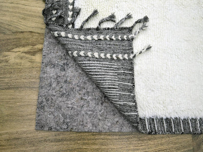 Modern / Contemporary hand-knotted wool rug in Ivory & Gray, 9'2" x 12'1" — SKU O076222 (view 4)