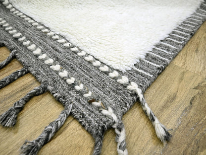Modern / Contemporary hand-knotted wool rug in Ivory & Gray, 9'2" x 12'1" — SKU O076222 (view 6)