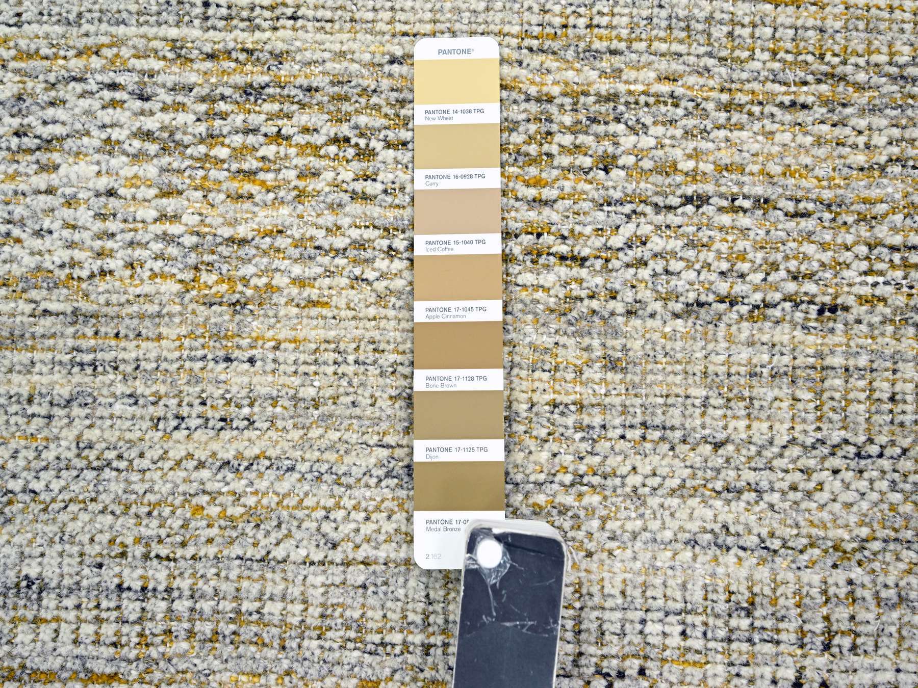 Modern / Contemporary hand-knotted wool runner in Yellow, 2'8" x 6' — SKU O076272 (view 4)