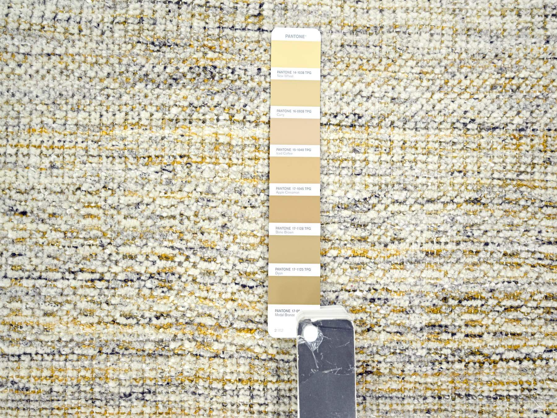 Modern / Contemporary hand-knotted wool runner in Yellow, 2'8" x 6' — SKU O076274 (view 4)