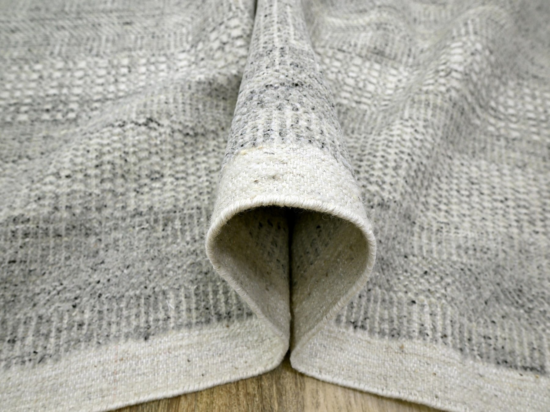 Modern / Contemporary hand-knotted wool rug in Gray, 12'1" x 14'10" — SKU O076304 (view 5)