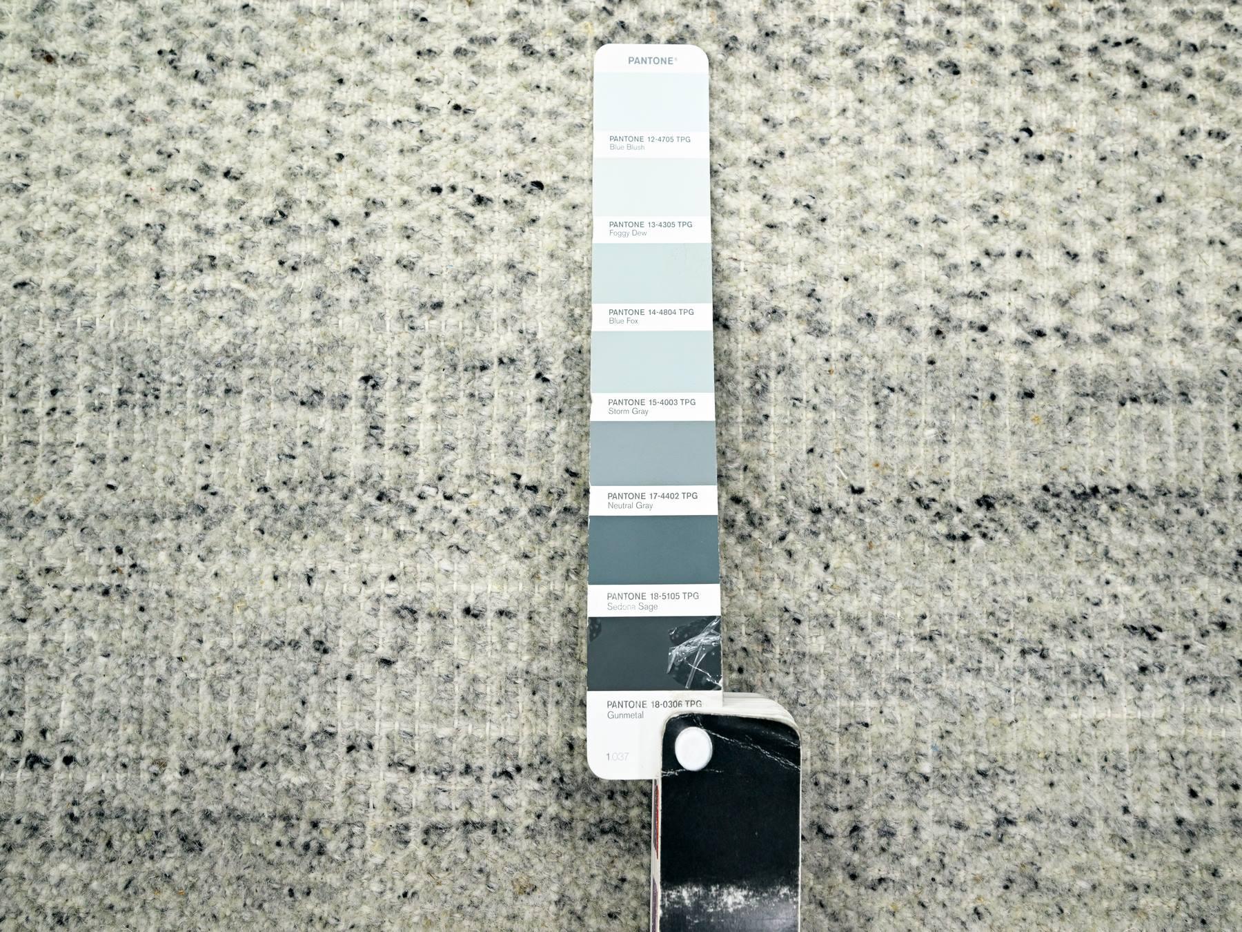 Modern / Contemporary hand-knotted wool rug in Gray, 12'1" x 14'10" — SKU O076304 (view 7)