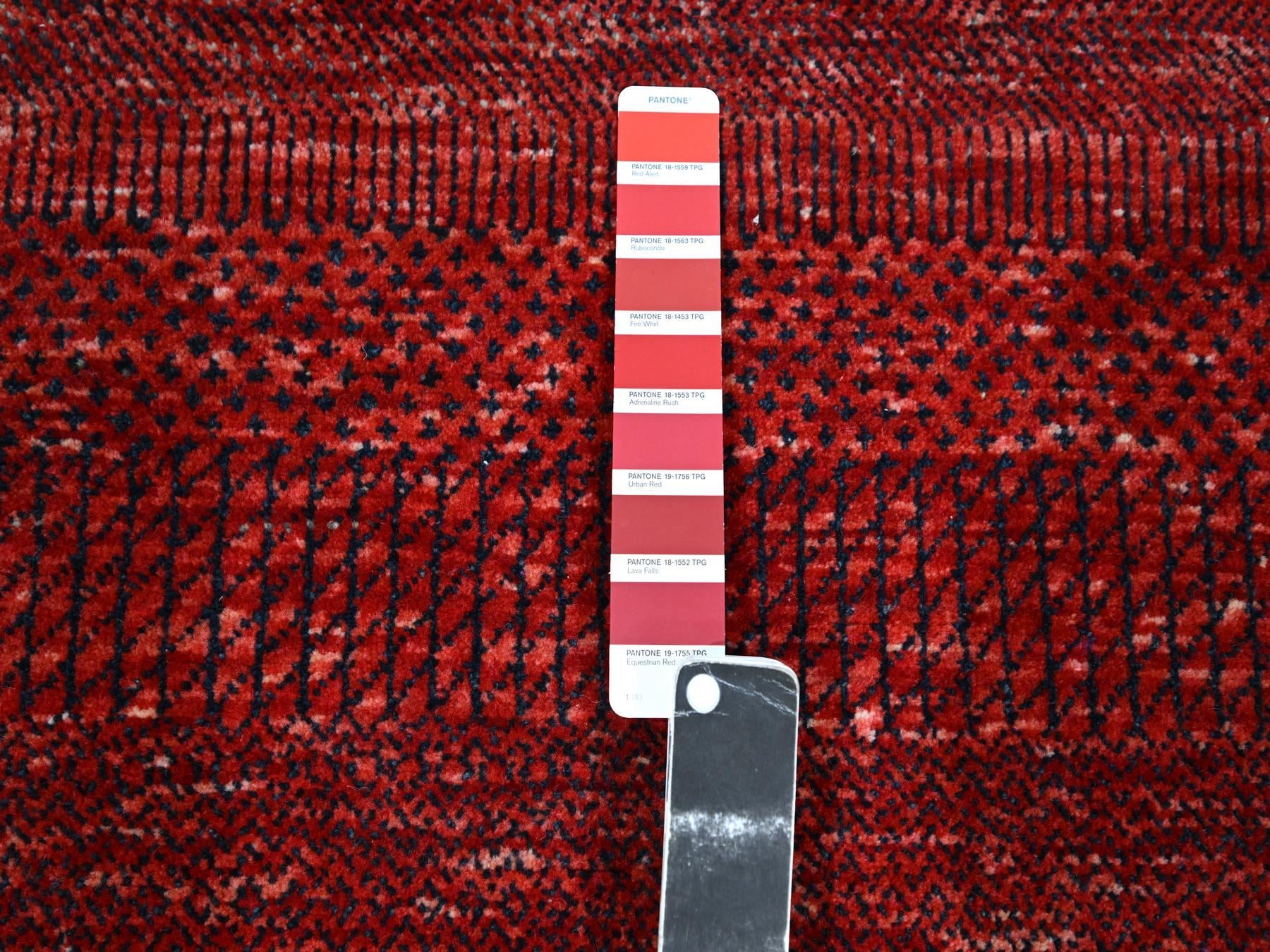 Modern / Contemporary hand-knotted wool/silk runner in Red, 2'6" x 11'10" — SKU O076317 (view 4)