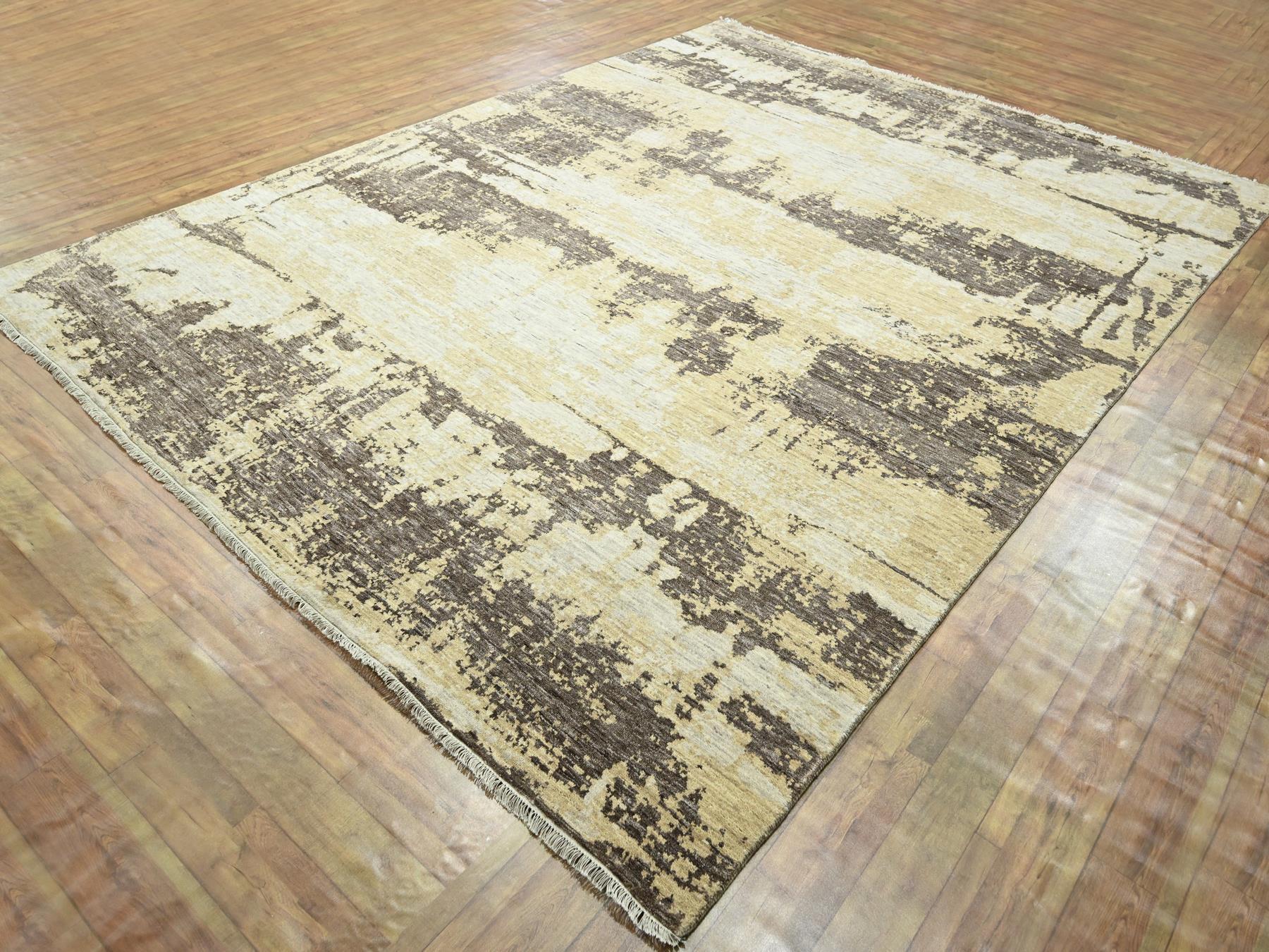 Modern / Contemporary hand-knotted wool/silk rug in Ivory, 8'11" x 12' — SKU O076340 (view 3)