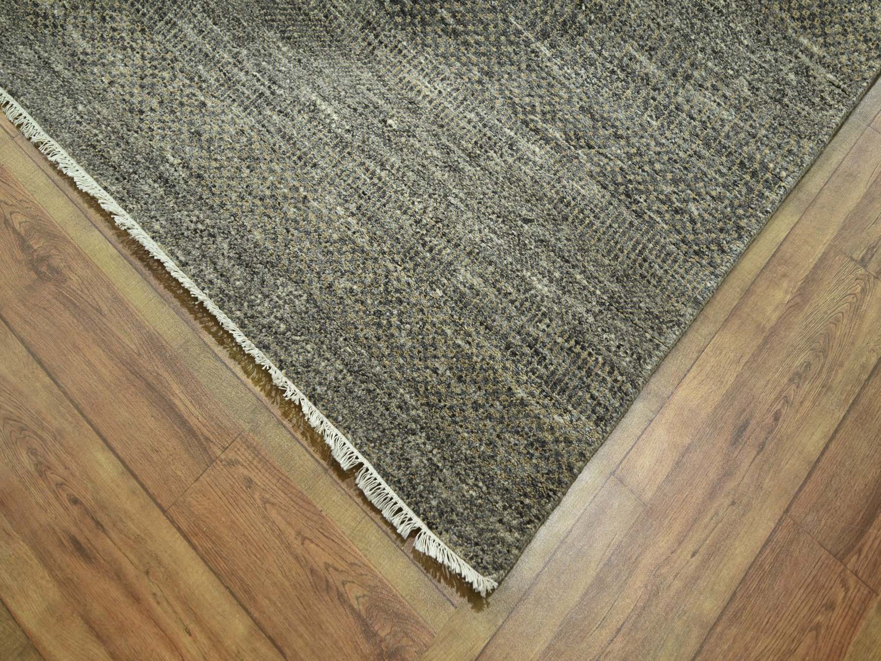 Modern / Contemporary hand-knotted wool/silk rug in Gray, 8' x 9'11" — SKU O076345 (view 6)