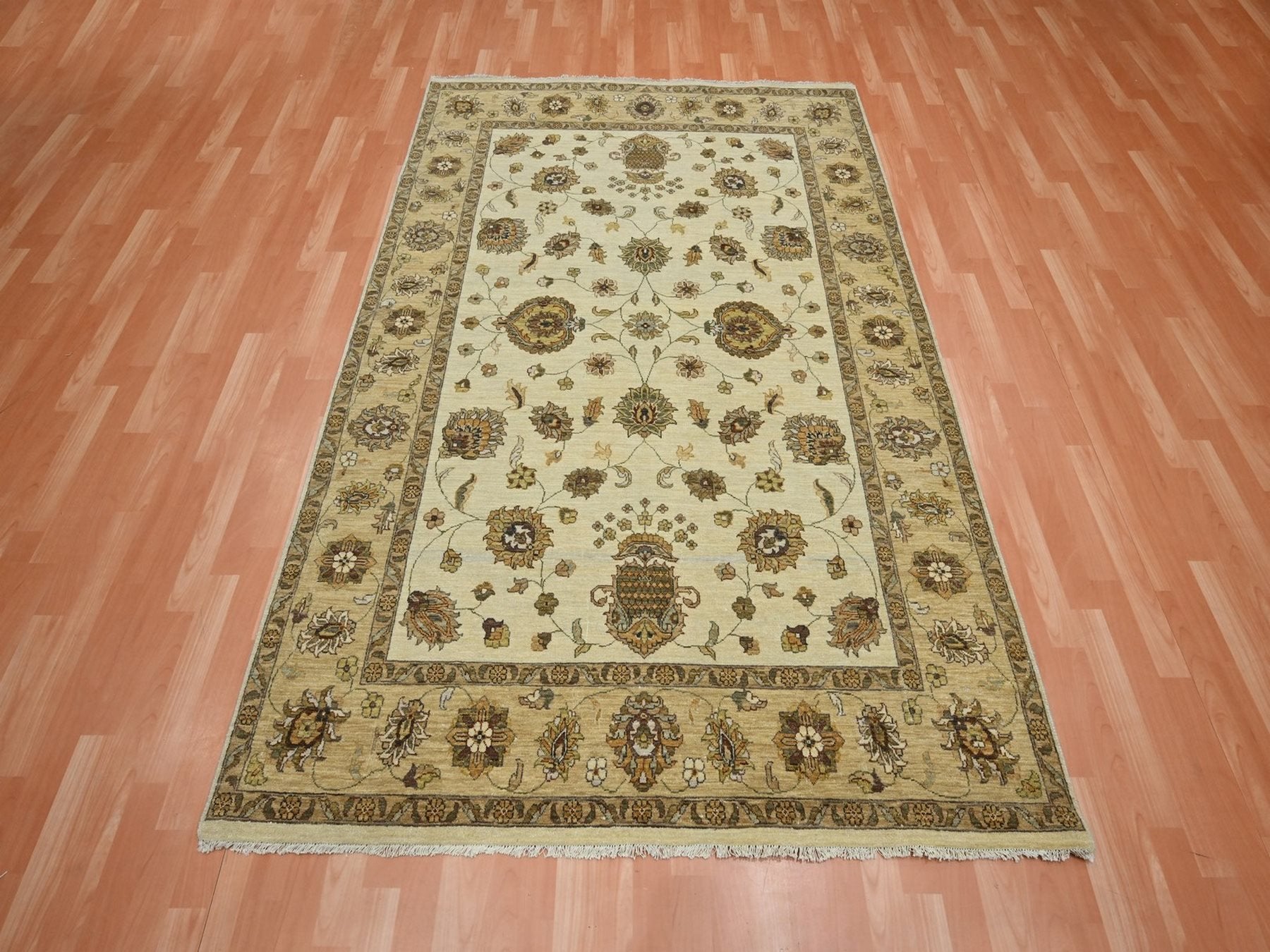 Ziegler Oushak hand-knotted wool rug in Ivory & Beige, 5'6" x 7'11" — SKU O076359 (view 2)