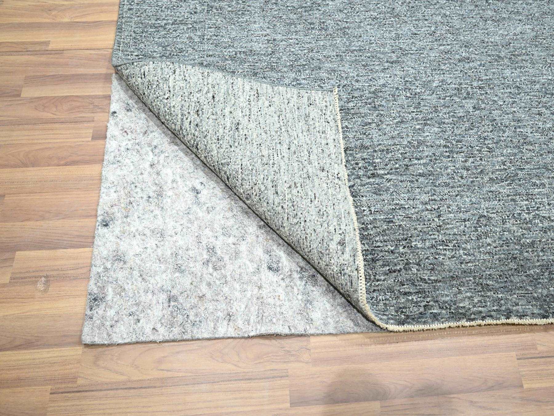 Modern / Contemporary hand-knotted wool rug in Gray, 8'3" x 10'1" — SKU O076380 (view 4)