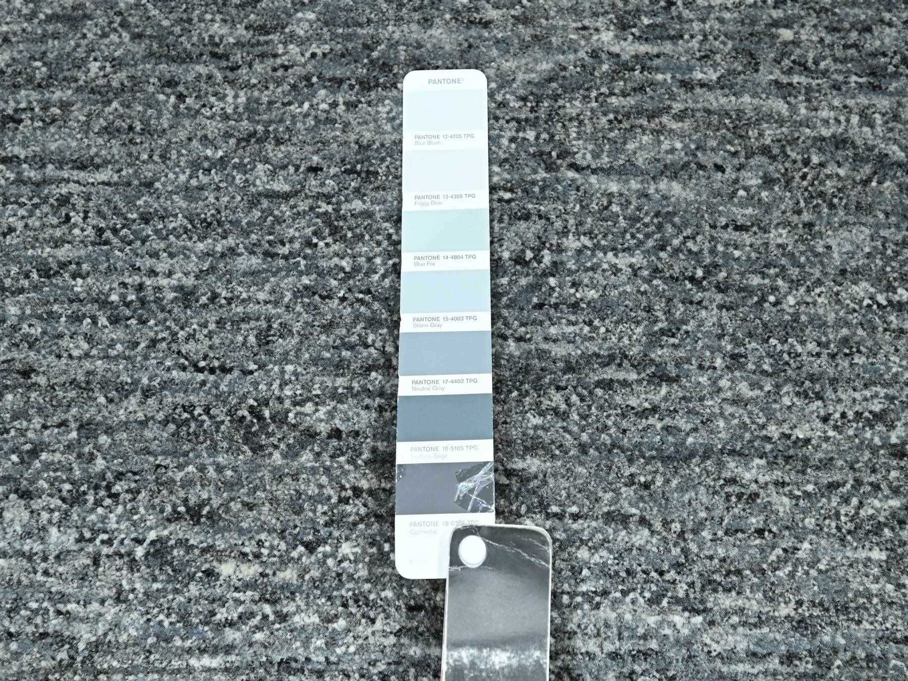 Modern / Contemporary hand-knotted wool rug in Gray, 8'3" x 10'1" — SKU O076380 (view 7)
