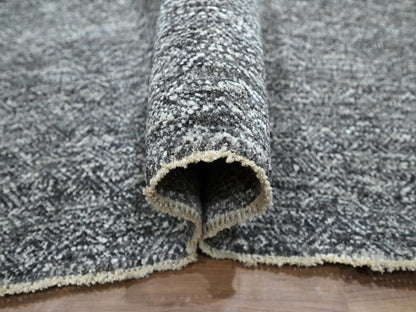 Modern / Contemporary hand-knotted wool rug in Gray, 9' x 12'2" — SKU O076382 (view 5)