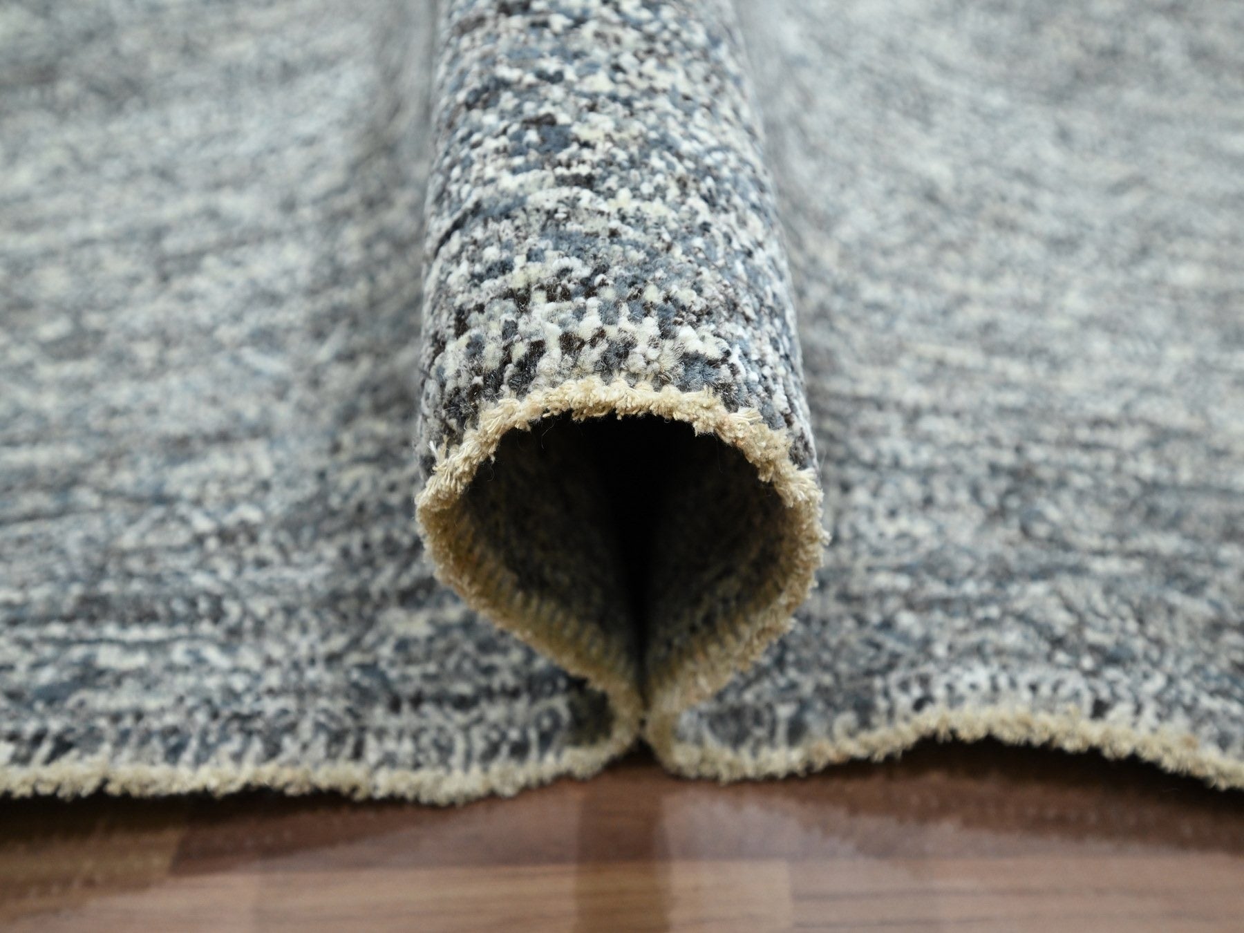 Modern / Contemporary hand-knotted wool rug in Gray, 9' x 12'1" — SKU O076389 (view 5)