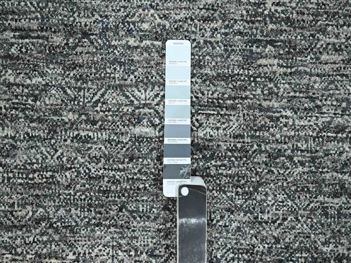 Modern / Contemporary hand-knotted wool rug in Gray, 9' x 12'1" — SKU O076389 (view 7)