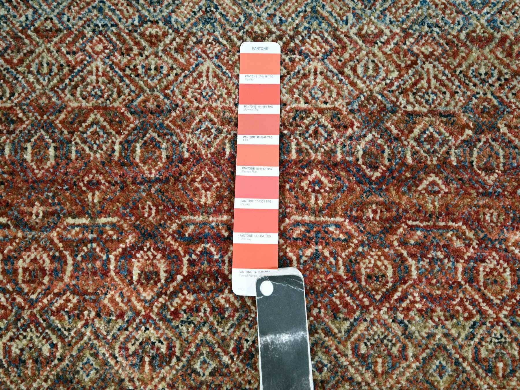 Modern / Contemporary hand-knotted wool runner in Red, 2'7" x 9'11" — SKU O076405 (view 4)