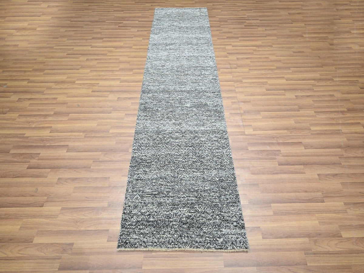 Modern / Contemporary hand-knotted wool runner in Gray, 2'7" x 9'10" — SKU O076411 (view 2)