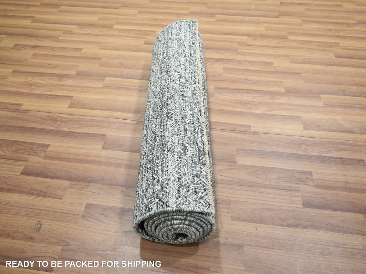 Modern / Contemporary hand-knotted wool runner in Gray, 2'7" x 9'10" — SKU O076411 (view 5)