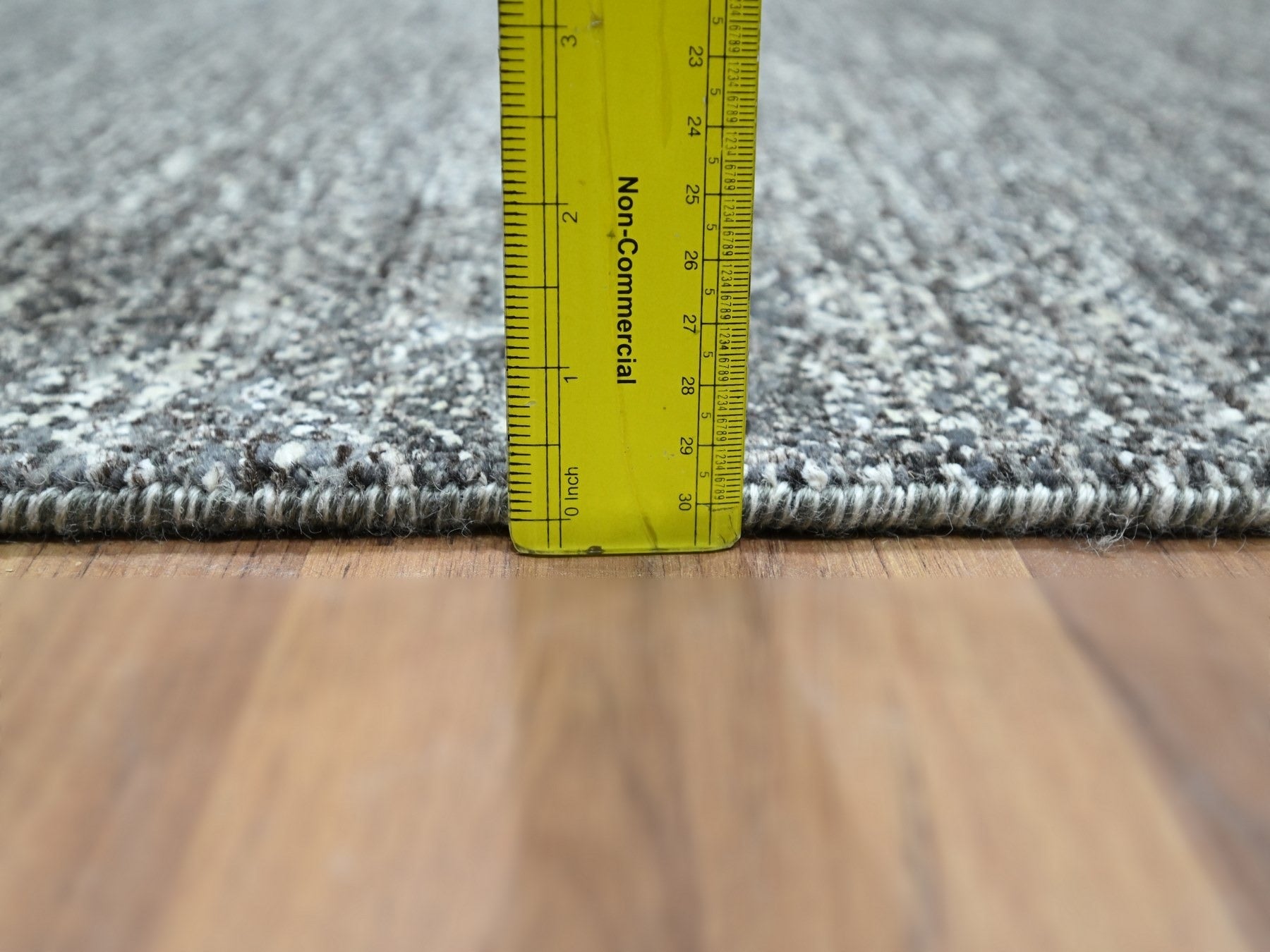 Modern / Contemporary hand-knotted wool runner in Gray, 2'7" x 9'10" — SKU O076411 (view 6)