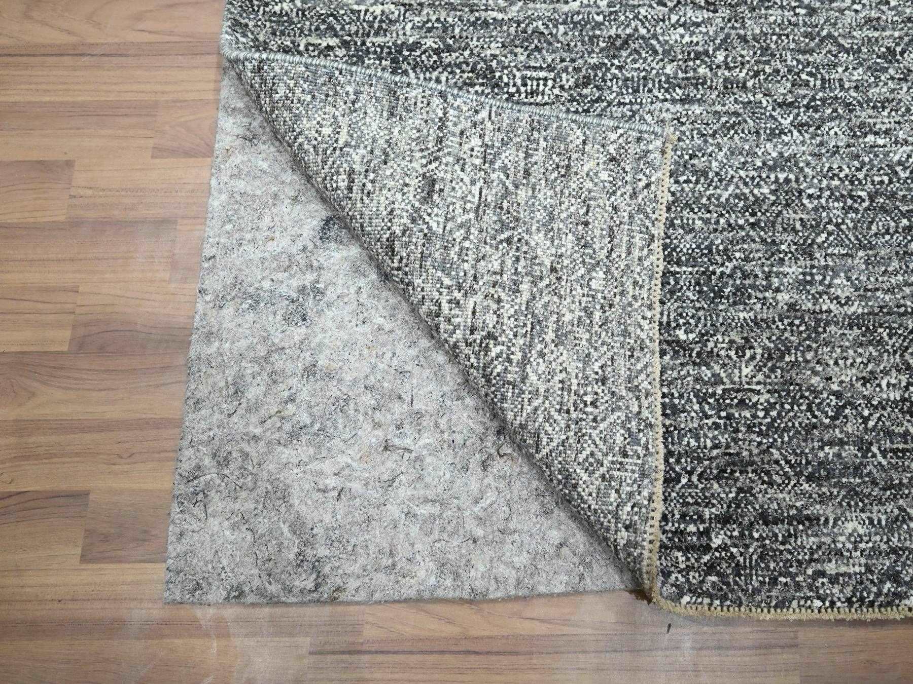Modern / Contemporary hand-knotted wool runner in Gray, 2'7" x 9'10" — SKU O076412 (view 3)