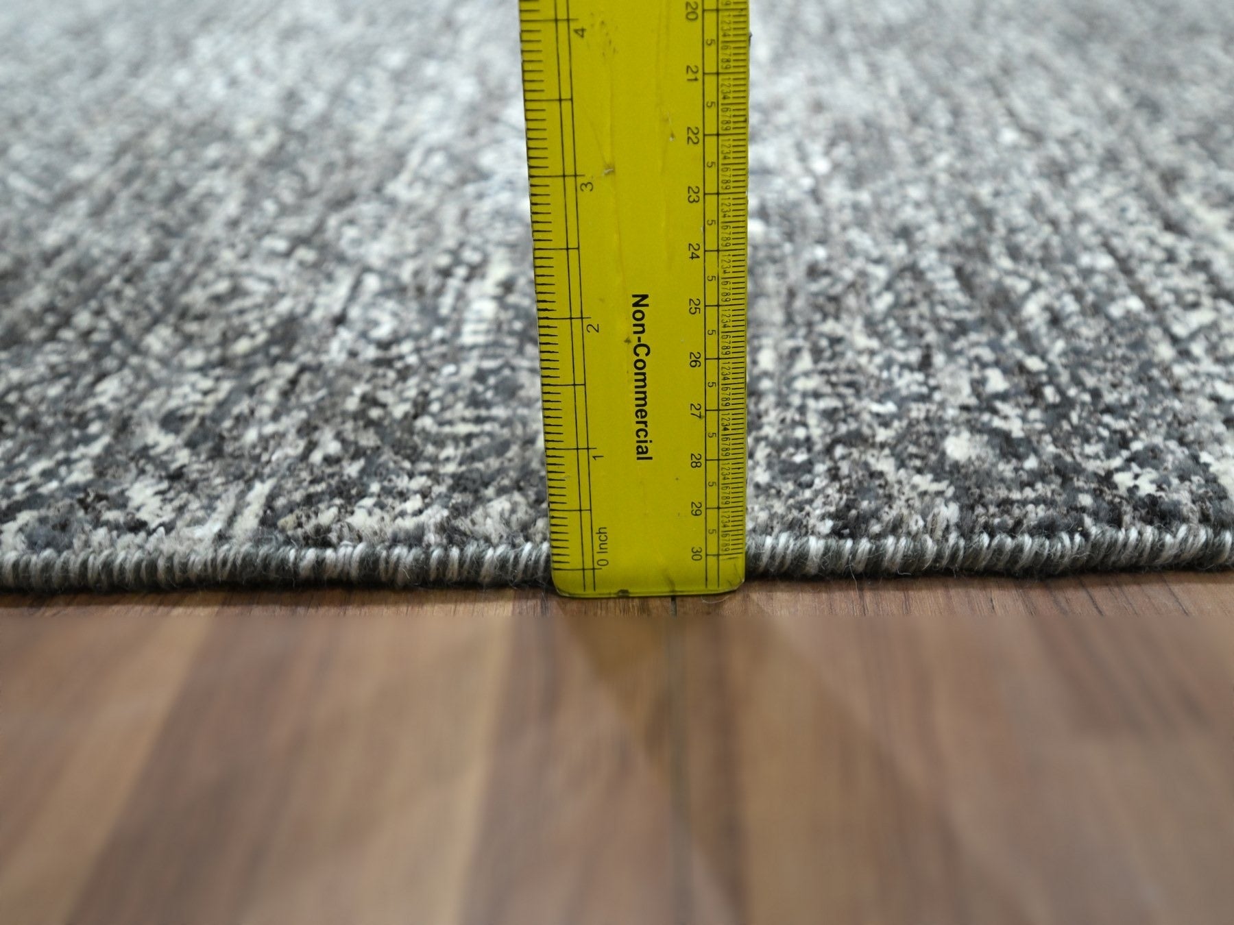 Modern / Contemporary hand-knotted wool runner in Gray, 2'7" x 9'10" — SKU O076412 (view 6)