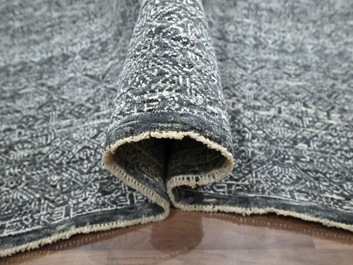 Agra Modern / Contemporary hand-knotted wool rug in Gray, 9'2" x 12'1" — SKU O076426 (view 5)