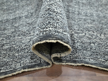 Agra Modern / Contemporary hand-knotted wool rug in Gray, 9'2" x 12'1" — SKU O076426 (view 5)