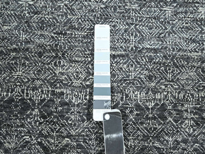 Agra Modern / Contemporary hand-knotted wool rug in Gray, 9'2" x 12'1" — SKU O076426 (view 7)