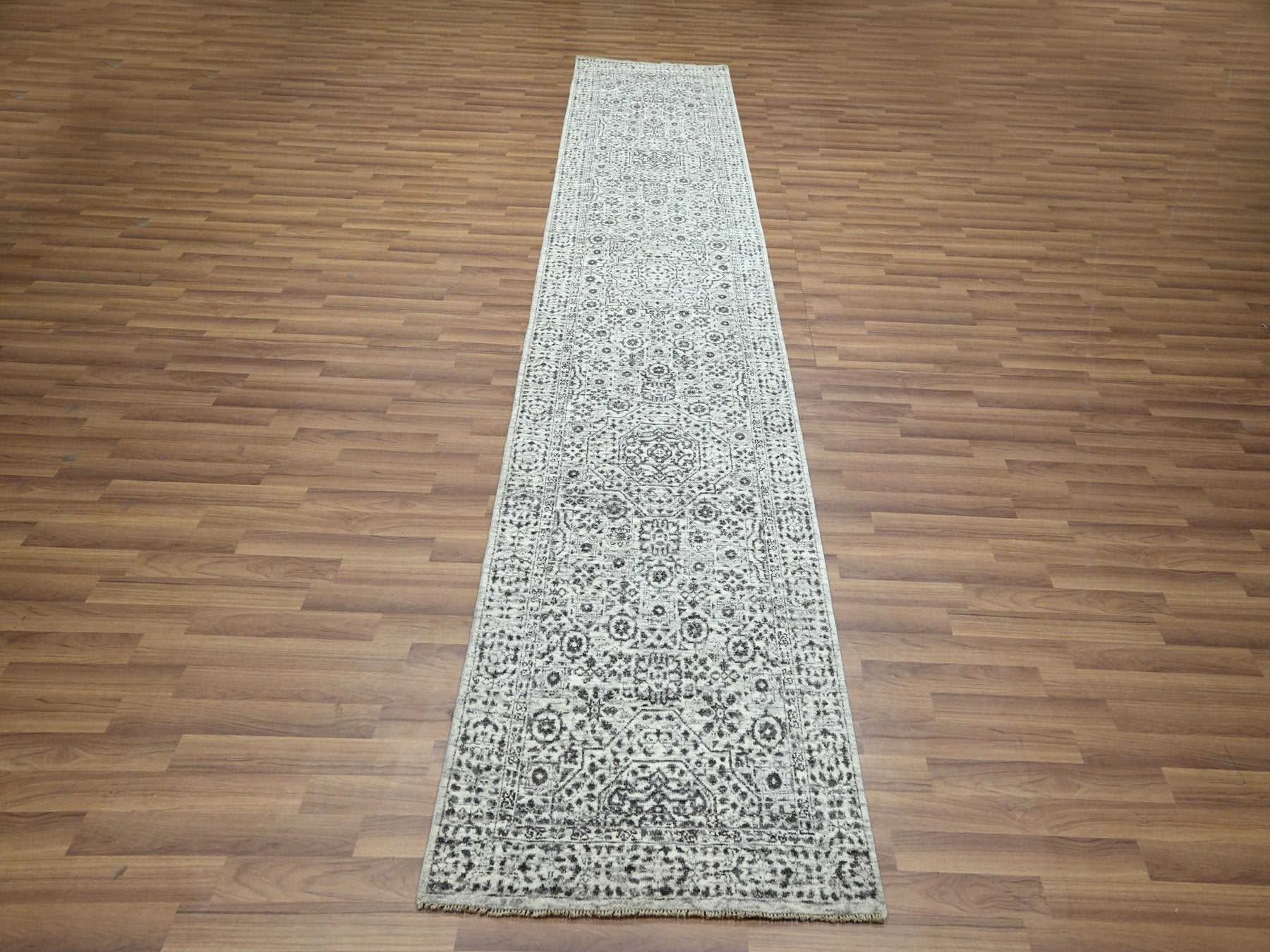 Ivory 2'7" x 12'0" Mamluk Hand knotted Wool Rug - Sku: O076437