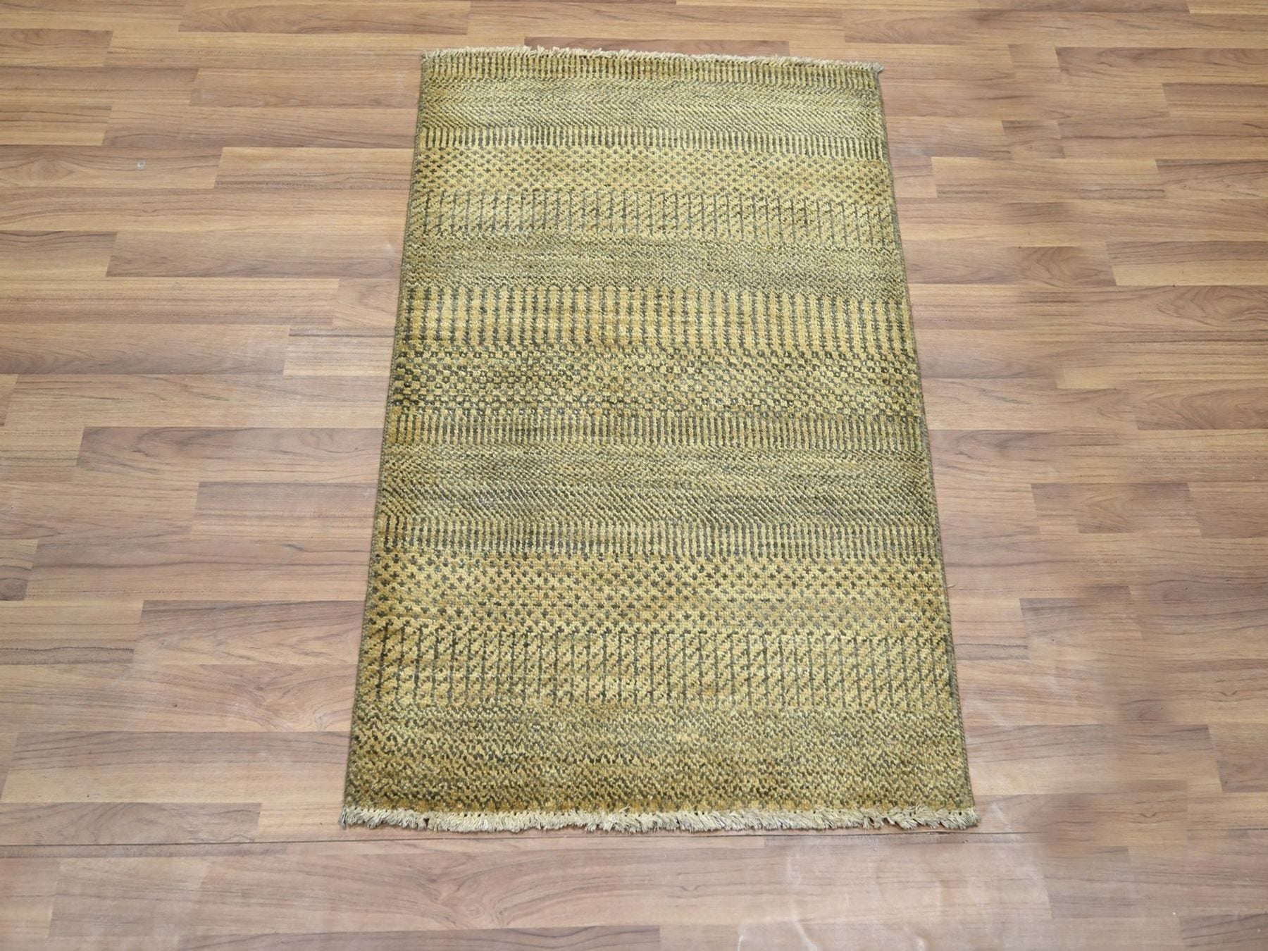 Brown 2'0" x 3'0" Modern and Contemporary Hand knotted Wool/Silk Rug - Sku: O076456